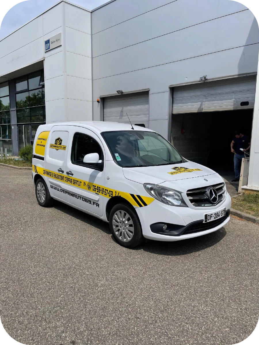 Depanauto — Utilitaire d’assistance — flanc conducteur