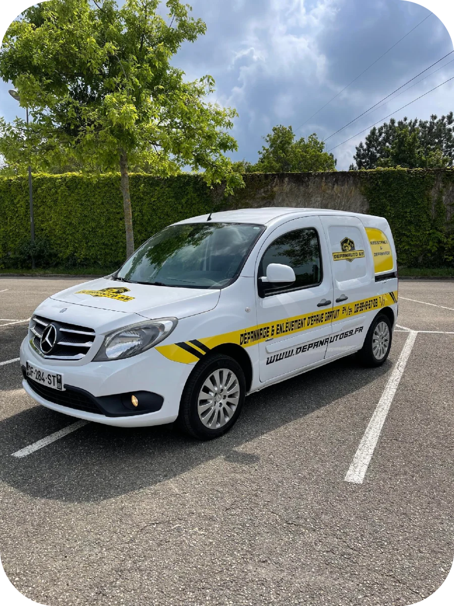 Depanauto — Utilitaire d’assistance — trois quarts avant
